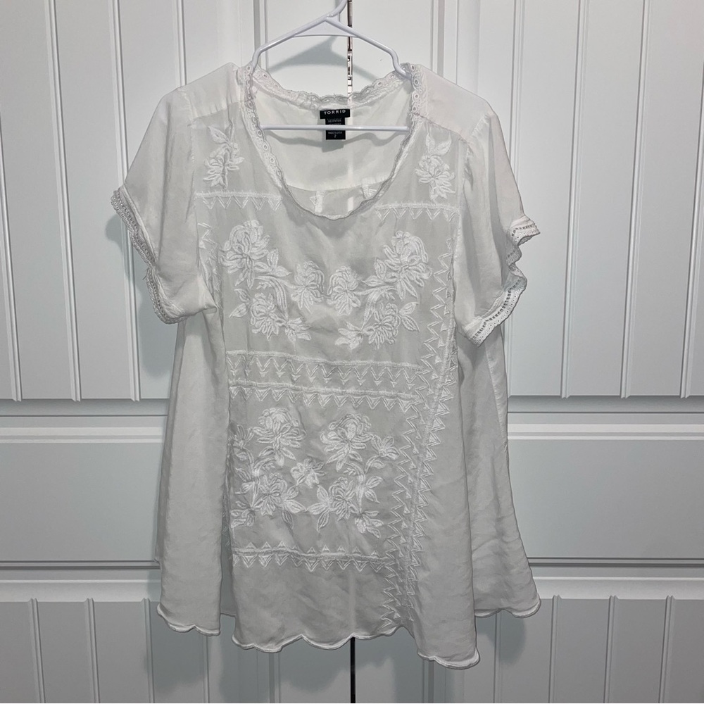 Torrid White Floral Embroidered Blouse